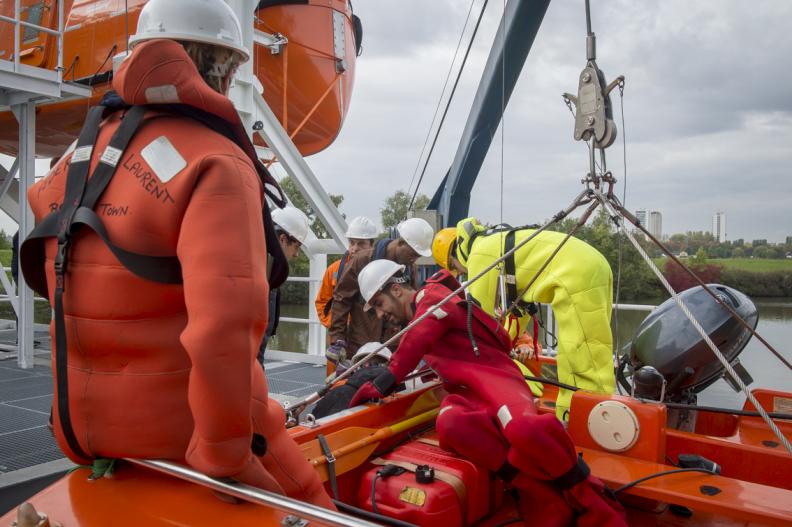 Les safety op de vijver